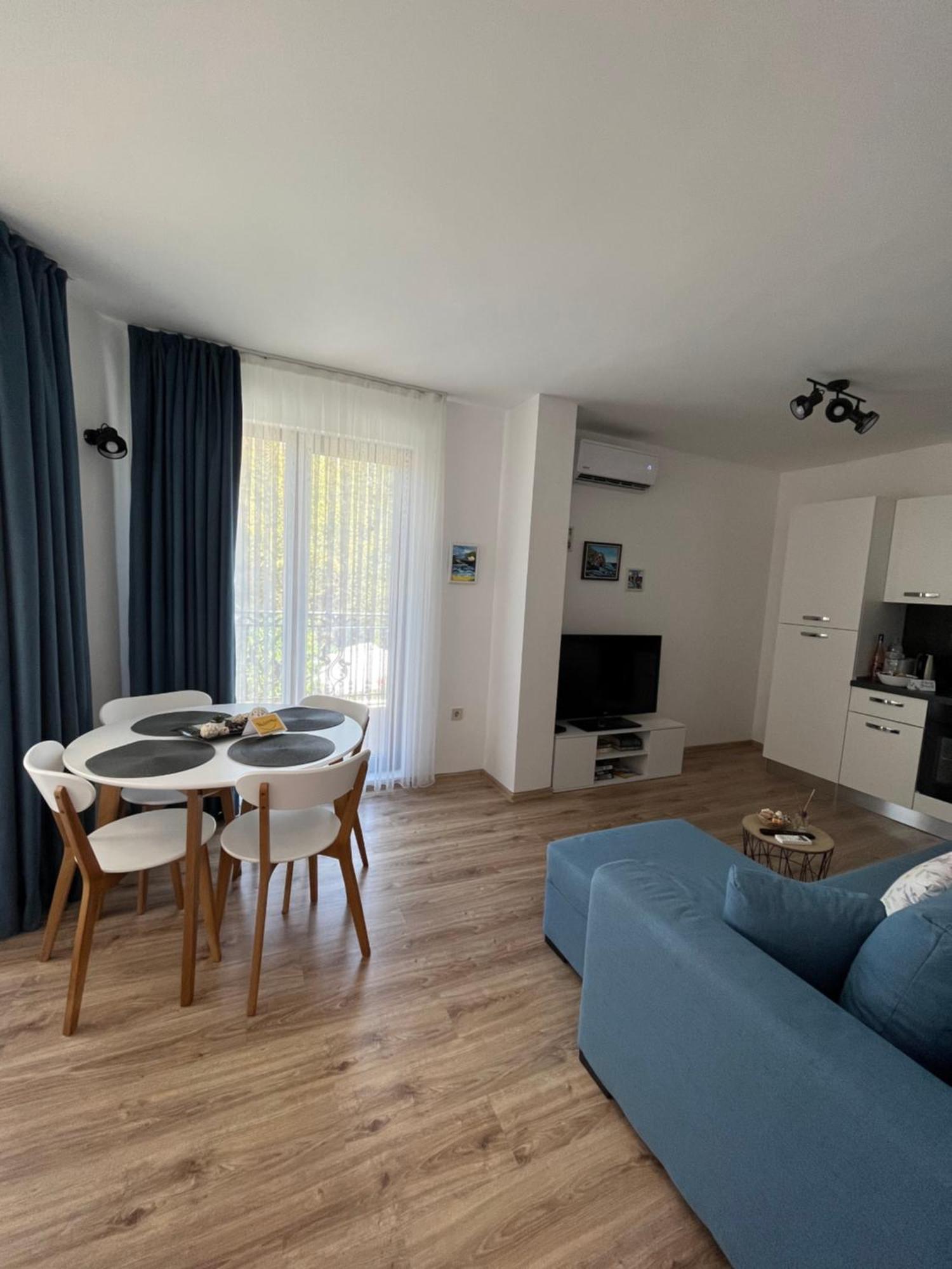 Azzurro Premium Apartment On Bulevard Bogoridi Burgas Exterior foto
